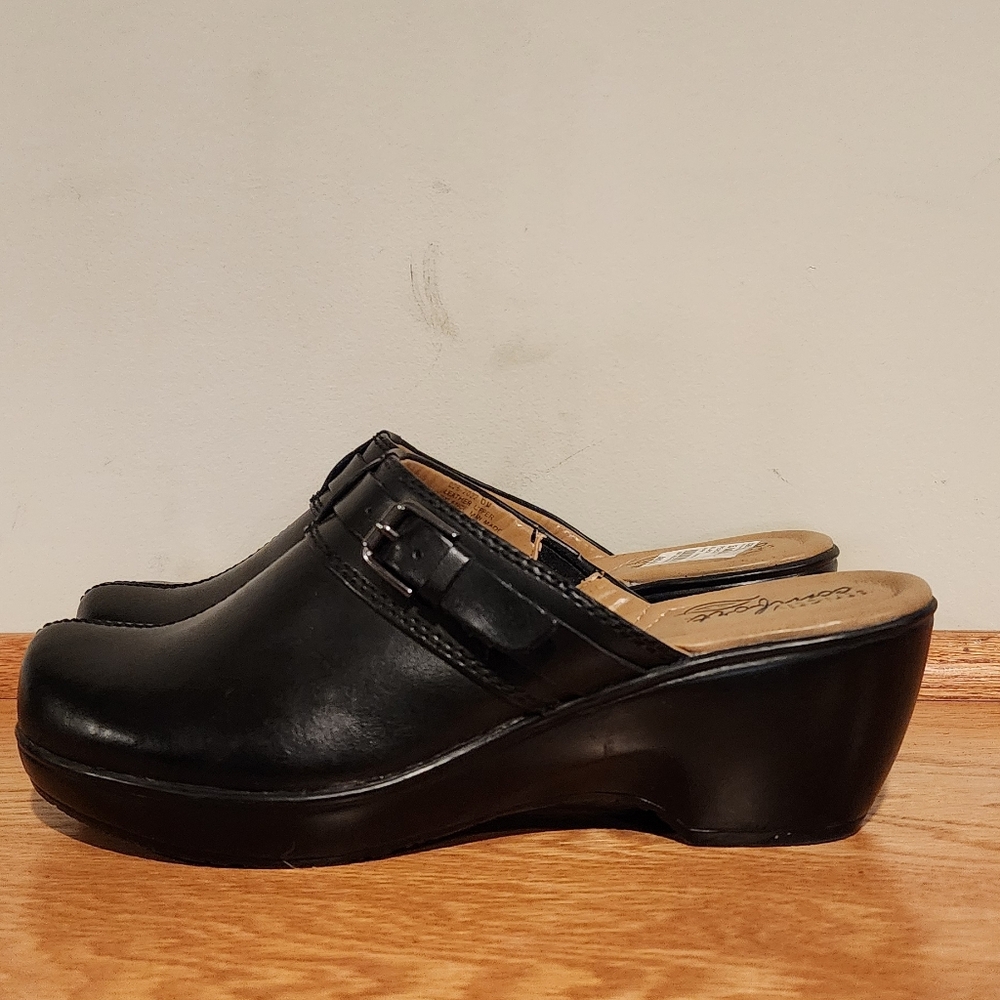 Women's Black Leather Clogs